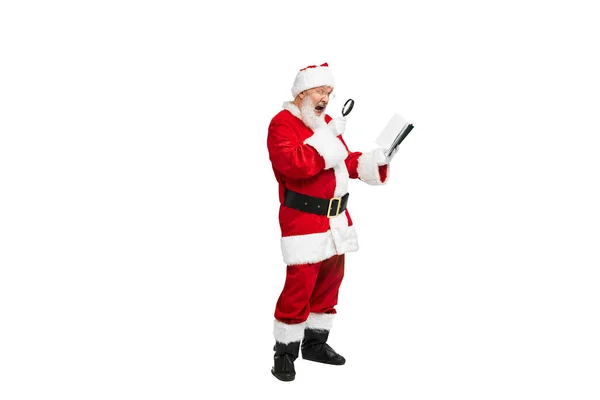 Portrait Senior Man Image Santa Claus Looking Notes Magnifying Glass — Stock Photo, Image