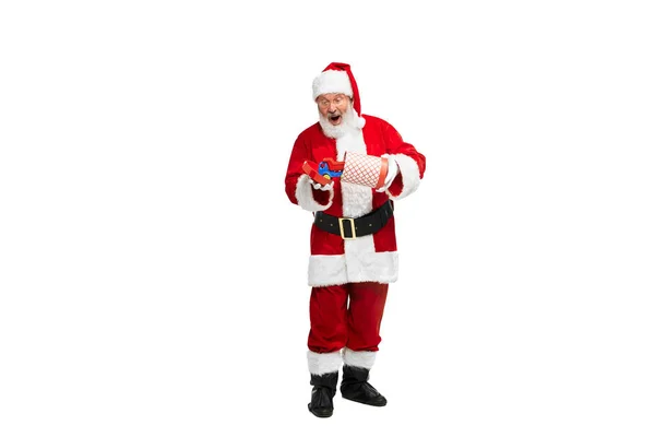 Portrét Staršího Muže Obrázku Santa Clause Dárkovou Krabicí Pro Děti — Stock fotografie