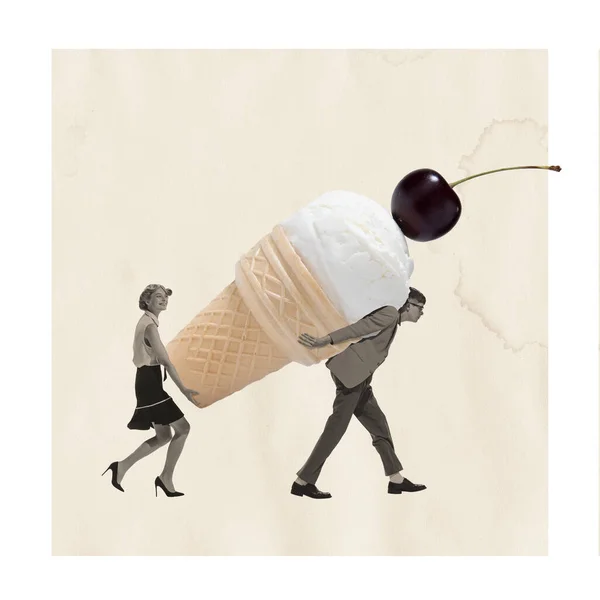 当代艺术拼贴 创意设计与年轻男女携带巨大的冰淇淋 甜蜜的约会 复古风格 食物的概念 艺术品 广告的复制空间 — 图库照片