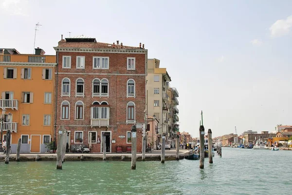 Klasik Venedik Binaları Venedik Lagünü Mimarisi Demirli Tekneler Park Tekneleri — Stok fotoğraf