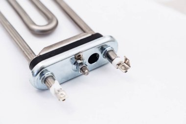 Yeni borulu elektrikli ısıtıcı. çamaşır makinesinin tamiri. 