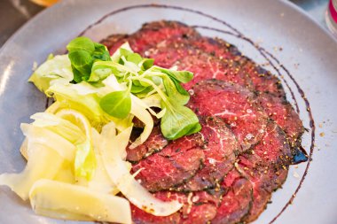 Sebze ve limonlu Carpaccio. İtalyan mutfağı. 