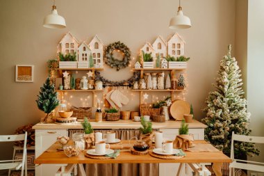 Yeni yıl için mutfakta dekorasyon. Noel dekoru.