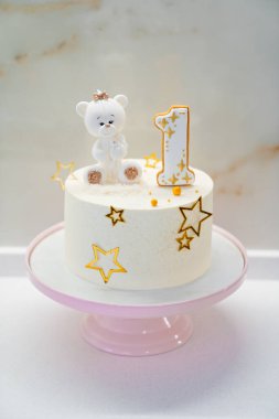 1 numaralı zencefilli kek ve oyuncak ayı şeklinde beyaz pasta.. 