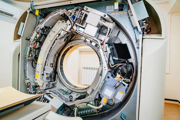 Tıbbi ekipmanların görevlendirilmesi, kurulumu, onarımı ve bakımı. 