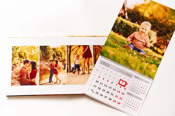 Calendar for 2022 with a photo of boy and photobook from a family photo shoot. — Stock Photo, Image