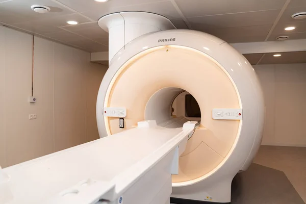 Philips MRI. Медичне обладнання та охорона здоров'я. сучасна діагностика. — стокове фото