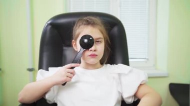 Vizyon kontrolleri, küçük kızlar. Tedavi ve vizyonun düzeltilmesi kliniği