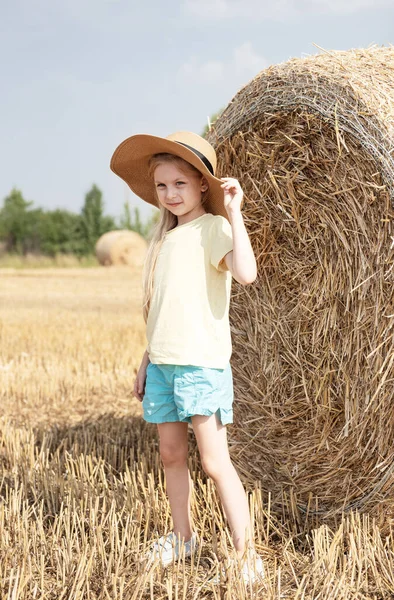 Little Girl Having Fun Wheat Field Summer Day Child Playing — Stock Photo, Image