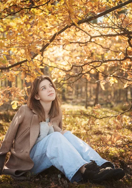 Young Teenager Girl Autumn Forest Autumn Colors Lifestyle Autumn Mood — Stock Photo, Image