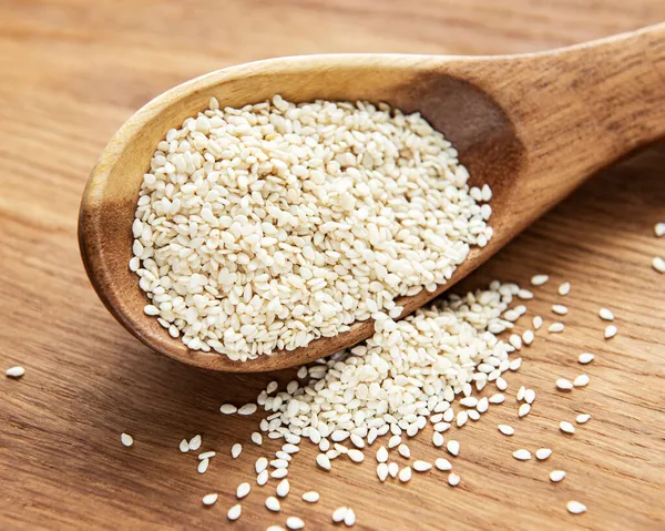 Concepto Comida Bebida Saludable Semillas Sésamo Una Cuchara Sobre Una — Foto de Stock