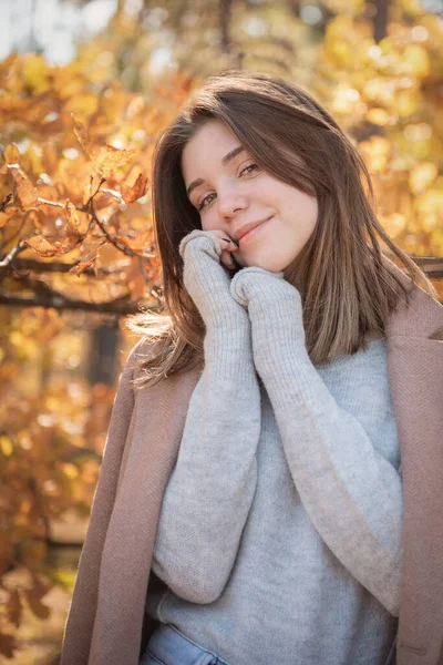 Portret Troskliwej Smutnej Dziewczyny Jesienne Kolory Styl Życia Jesienny Nastrój — Zdjęcie stockowe