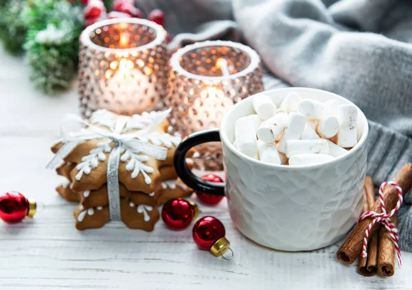 Christmas decorations, cocoa and gingerbread cookies. — Stock Photo, Image