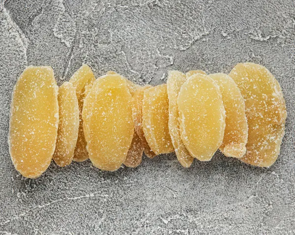 Makea ja mausteinen sokeroitu inkivääri — kuvapankkivalokuva