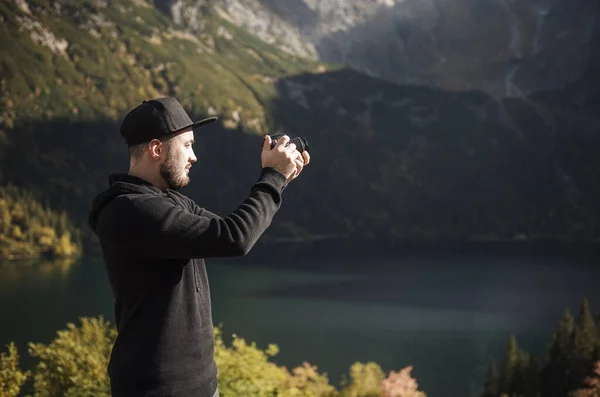 Young Man Photographer Taking Photographs Digital Camera Mountains Travel Active — Fotografia de Stock