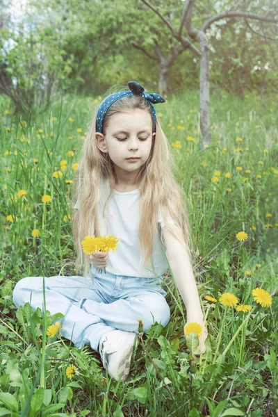 Image Pretty Little Girl Sitting Dandelions Field Happy Cheerful Girl — Stock Photo, Image