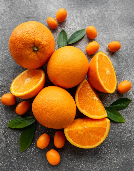 Fresh Ripe Oranges Kumquat Dark Concrete Background — 图库照片