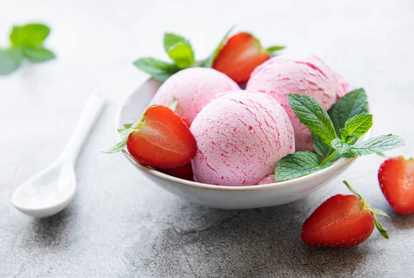 Homemade Strawberry Ice Cream Fresh Strawberries Sweet Berry Summer Dessert — Stock Photo, Image