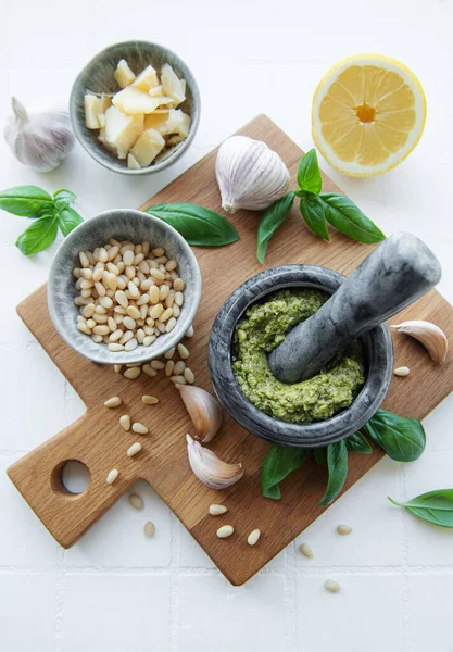 Molho Pesto Acabado Fazer Pesto Manjericão Verde Ingrediente Para Molho — Fotografia de Stock