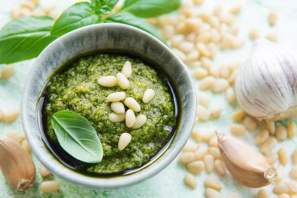 Molho Pesto Acabado Fazer Pesto Manjericão Verde Ingrediente Para Molho — Fotografia de Stock