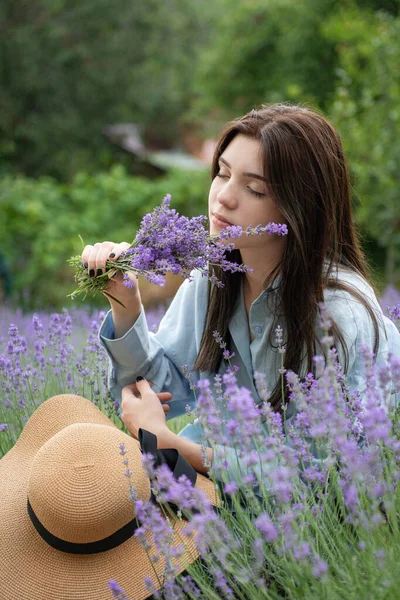 Beautiful Young Girl Lavender Field Sunset Attractive Young Female Outdoors — Fotografia de Stock