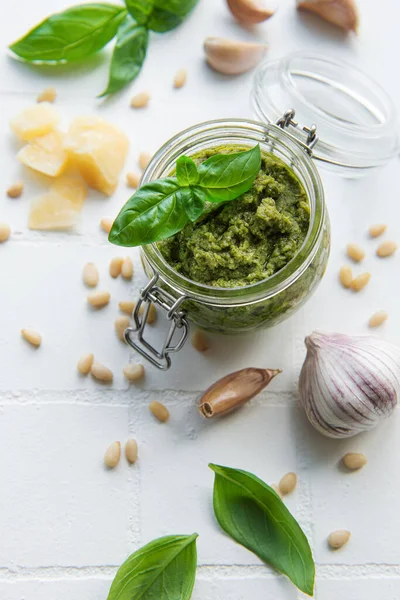 Molho Pesto Acabado Fazer Pesto Manjericão Verde Ingrediente Para Molho — Fotografia de Stock