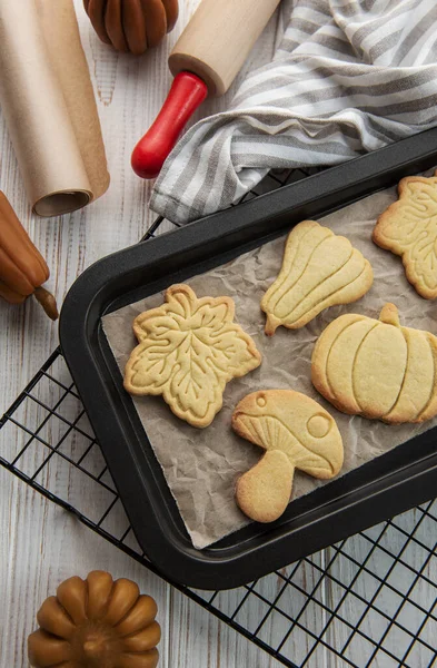 Horneado Otoño Galletas Forma Calabaza Hojas Mesa Acogedor Concepto Otoño — Foto de Stock