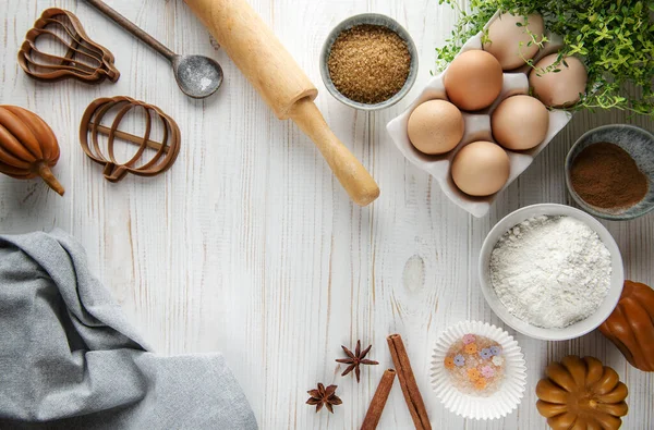 Teig Rezept Zutaten Auf Weißem Ländlichem Holz Küchentisch — Stockfoto