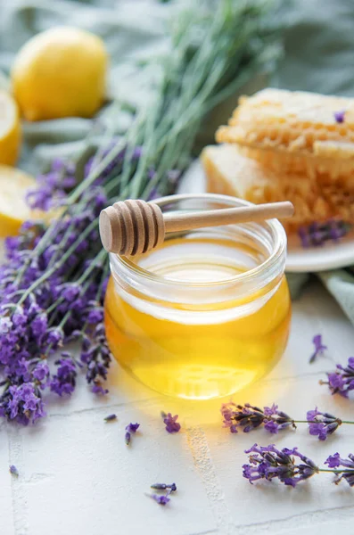 Glass Honey Honeycomb Lavender Flowers — Foto de Stock
