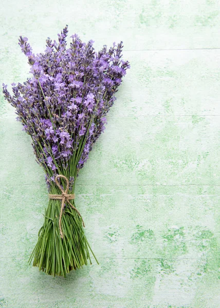 Fresh Flowers Lavender Bouquet Green Wooden Background — Zdjęcie stockowe