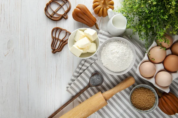 Teig Rezept Zutaten Auf Weißem Ländlichem Holz Küchentisch — Stockfoto