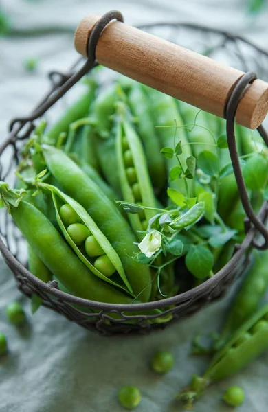 Basket Young Fresh Juicy Pods Green Peas Green Textile Background — Stockfoto