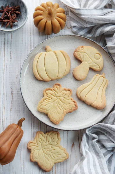 Horneado Otoño Galletas Forma Calabaza Hojas Mesa Acogedor Concepto Otoño — Foto de Stock