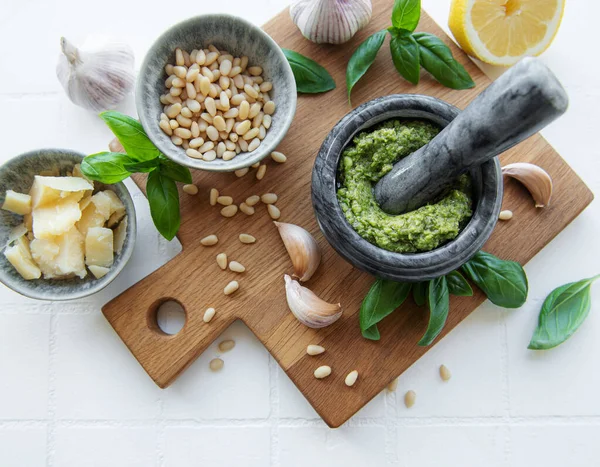 Molho Pesto Acabado Fazer Pesto Manjericão Verde Ingrediente Para Molho — Fotografia de Stock