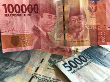 Geçmişi için Endonezya rupiası. Endonezya parası serisi 100.000 rupiah IDR 50.000 ve 100.000 rupi değerinde..