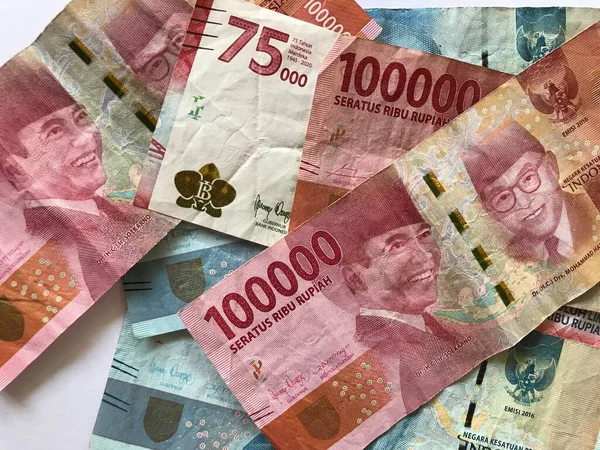Geçmişi için Endonezya Rupiah parası. İş, reklam, promosyon, indirim vs. için Endonezya rupia banknotları serisi