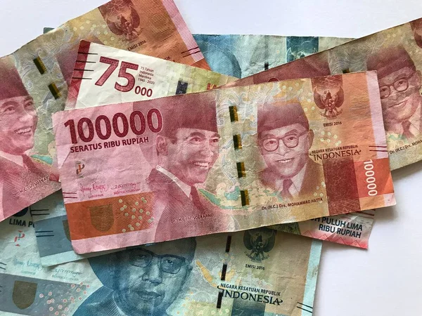 Geçmişi için Endonezya Rupiah parası. İş, reklam, promosyon, indirim vs. için Endonezya rupia banknotları serisi