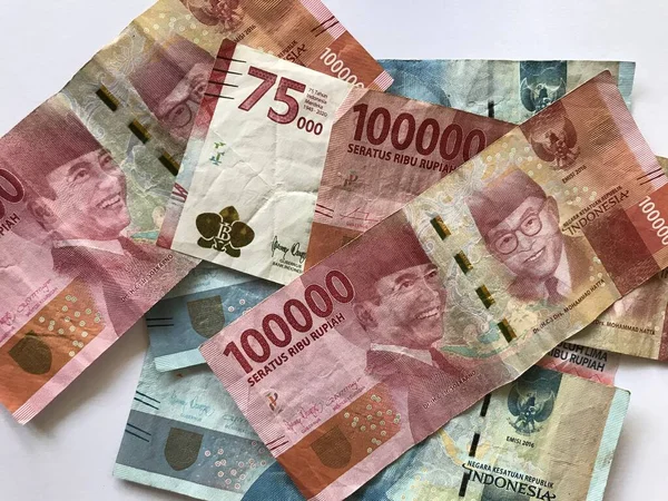 Geçmişi için Endonezya Rupiah parası. İş, reklam, promosyon, indirim vs. için Endonezya rupia banknotları serisi