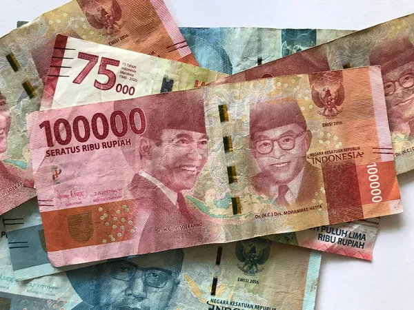 Geçmişi için Endonezya Rupiah parası. İş, reklam, promosyon, indirim vs. için Endonezya rupia banknotları serisi