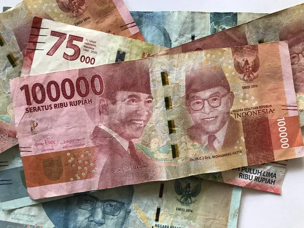 Geçmişi için Endonezya Rupiah parası. İş, reklam, promosyon, indirim vs. için Endonezya rupia banknotları serisi