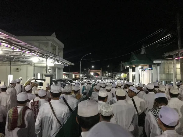 Groupe Musulmans Après Récitation Qui Sont Vêtus Blanc — Photo