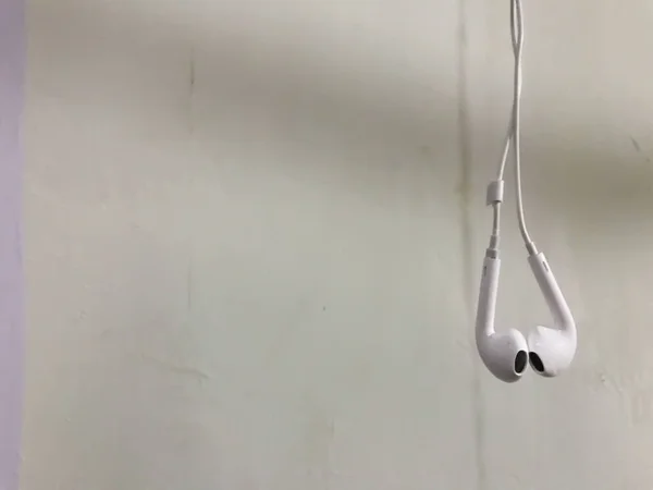 Auriculares Blancos Aislados Sobre Fondo Blanco Con Espacio Copia Fondo — Foto de Stock