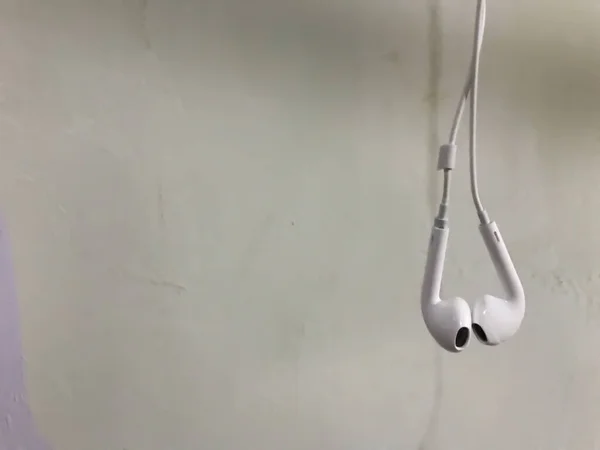 Weiße Kopfhörer Isoliert Auf Weißem Hintergrund Mit Kopierraum Hintergrund — Stockfoto