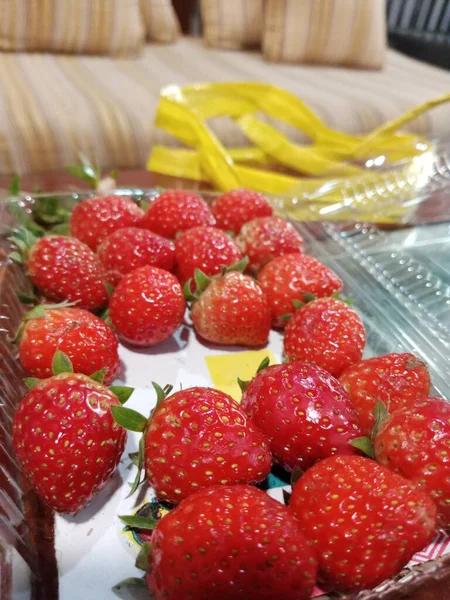 Erdbeerfrüchte Rote Farbe Natur Hintergrund Erdbeeren Mit Blättern Isolieren Erdbeeren — Stockfoto