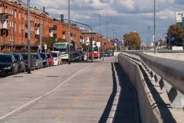 Nehir dinlenme alanına giden yol