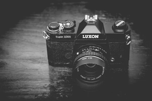 Luxon Süper 1000 eski refleks kamera