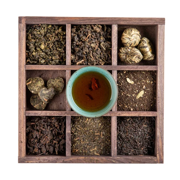 Auswahl Getrocknetem Tee Holzkiste Isoliert Auf Weiß Sammlungen Von Schwarz — Stockfoto