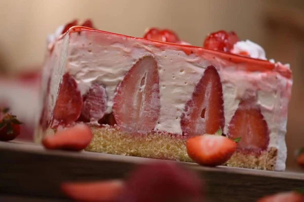 Gâteau Crème Savoureux Frais Aux Fraises — Photo