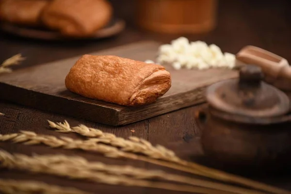 Massa Folhada Caseira Recheada Com Queijo — Fotografia de Stock