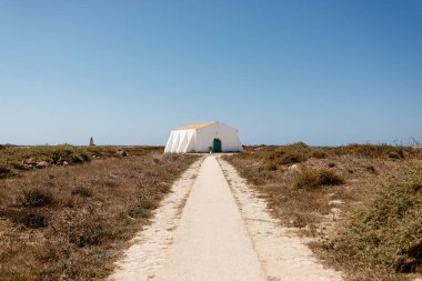 Sagres Kalesi 'nin içindeki merkez bina. Yatay.